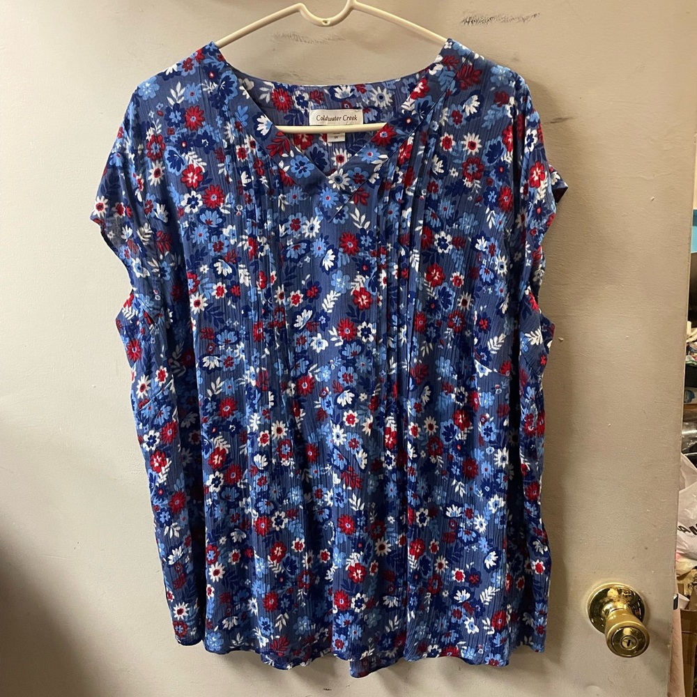 Coldwater Creek plus size (1X) v neck, cap sleeve, red, white & blue floral top